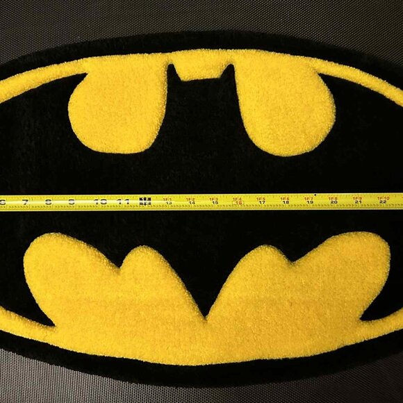 15"x27" Batman Logo Handmade Tufted Rug - Picture 4 of 5